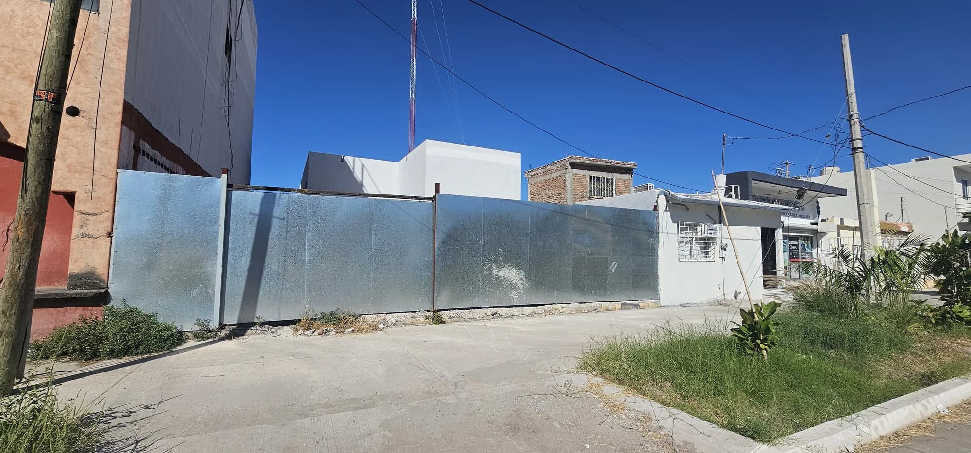 EN VENTA TERRENO Y CONSTRUCCION SOBRE BLVD LOPEZ MATEOS Y BLVD JIQUILPAN COLONIA JIQUILPAN